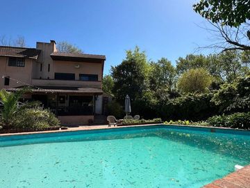 VENTA CASA 4 AMB PILETA QUINCHO - PARQUE LELOIR