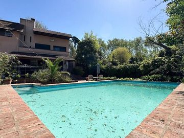 VENTA CASA 4 AMB PILETA QUINCHO - PARQUE LELOIR