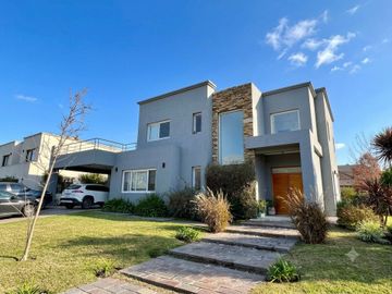 CASA VENTA 5 AMB/ PILETA BUENOS AIRES VILLAGE