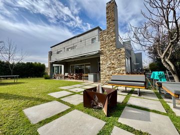 CASA VENTA 5 AMB/ PILETA BUENOS AIRES VILLAGE