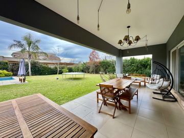 CASA VENTA 5 AMB/ PILETA BUENOS AIRES VILLAGE