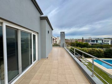 CASA VENTA 5 AMB/ PILETA BUENOS AIRES VILLAGE