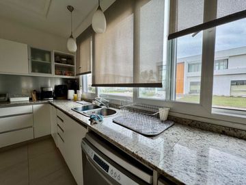 CASA VENTA 5 AMB/ PILETA BUENOS AIRES VILLAGE