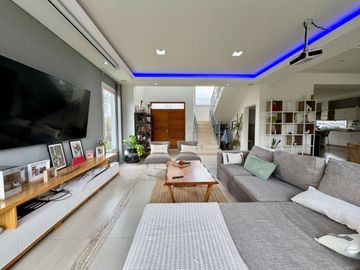 CASA VENTA 5 AMB/ PILETA BUENOS AIRES VILLAGE