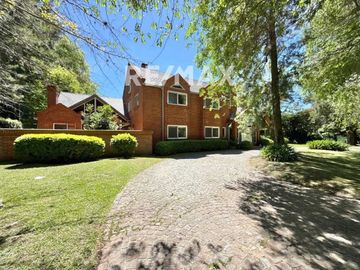 VENTA Casa 4 suites Highland Park parque 2.311 m2
