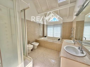 VENTA Casa 4 suites Highland Park parque 2.311 m2
