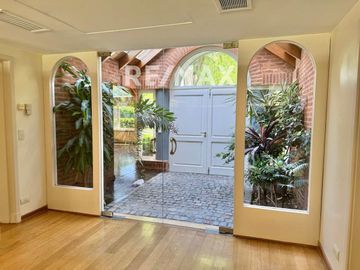 VENTA Casa 4 suites Highland Park parque 2.311 m2