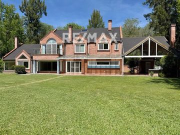 VENTA Casa 4 suites Highland Park parque 2.311 m2
