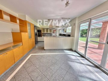 VENTA Casa 4 suites Highland Park parque 2.311 m2