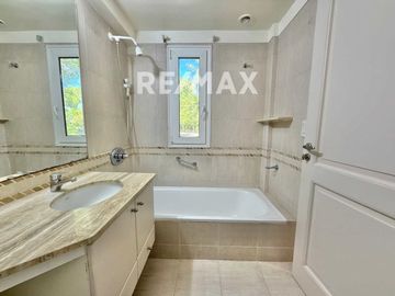 VENTA Casa 4 suites Highland Park parque 2.311 m2