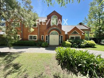 VENTA Casa 4 suites Highland Park parque 2.311 m2