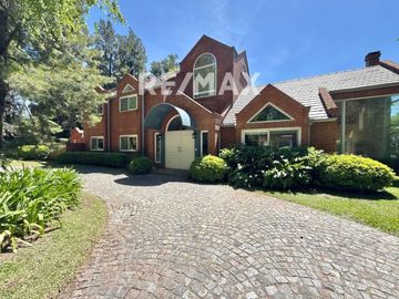 VENTA Casa 4 suites Highland Park parque 2.311 m2