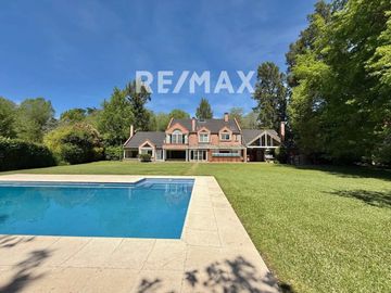 VENTA Casa 4 suites Highland Park parque 2.311 m2