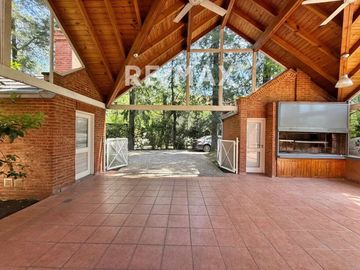 VENTA Casa 4 suites Highland Park parque 2.311 m2