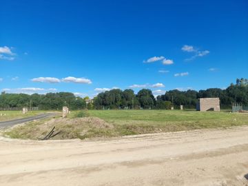 VENTA LOTE CENTRAL EN EL BARRIO LA POSTA DE PILAR