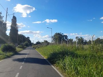 VENTA LOTE CENTRAL EN EL BARRIO LA POSTA DE PILAR