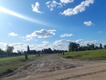 VENTA LOTE CENTRAL EN EL BARRIO LA POSTA DE PILAR
