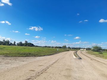 VENTA LOTE CENTRAL EN EL BARRIO LA POSTA DE PILAR