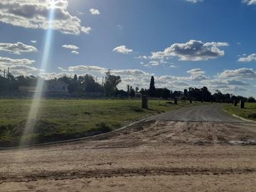 VENTA LOTE CENTRAL EN EL BARRIO LA POSTA DE PILAR