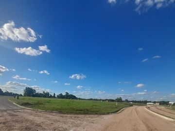VENTA LOTE CENTRAL EN EL BARRIO LA POSTA DE PILAR