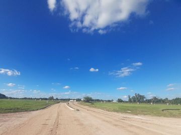 VENTA LOTE CENTRAL EN EL BARRIO LA POSTA DE PILAR