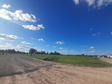 VENTA LOTE CENTRAL EN EL BARRIO LA POSTA DE PILAR