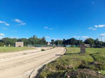 VENTA LOTE CENTRAL EN EL BARRIO LA POSTA DE PILAR