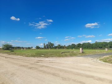 VENTA LOTE CENTRAL EN EL BARRIO LA POSTA DE PILAR