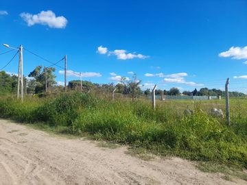 VENTA LOTE CENTRAL EN EL BARRIO LA POSTA DE PILAR