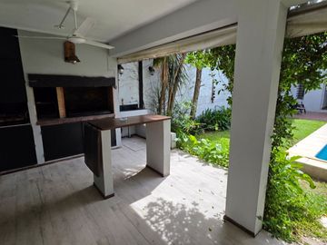 FLORIDA OESTE CASA VENTA 5 AMB COCHERA Y PILETA