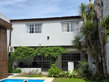 FLORIDA OESTE CASA VENTA 5 AMB COCHERA Y PILETA