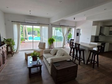 FLORIDA OESTE CASA VENTA 5 AMB COCHERA Y PILETA