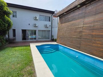 FLORIDA OESTE CASA VENTA 5 AMB COCHERA Y PILETA