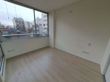 Alquiler 2 ambientes con cochera y seguridad 24 HS