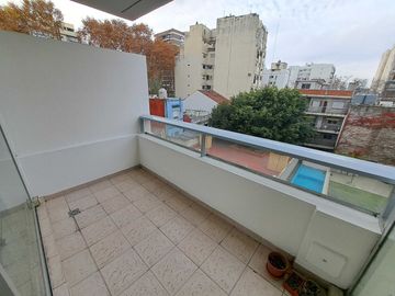 Alquiler 2 ambientes con cochera y seguridad 24 HS