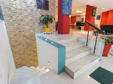 VENTA LOCAL COMERCIAL COLEGIALES SOBRE AVENIDA