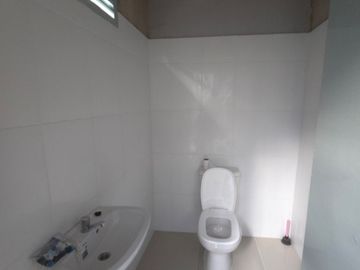 ALQUILER COMERCIAL A 50 METROS LA SALLE FLORIDA