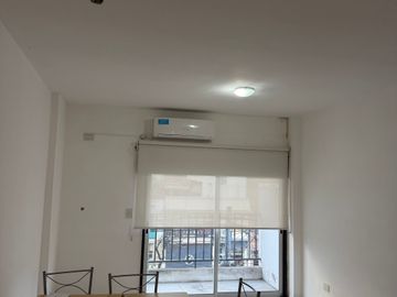 VENTA MONOAMBIENTE BALVANERA, con BALCÓN equipado.