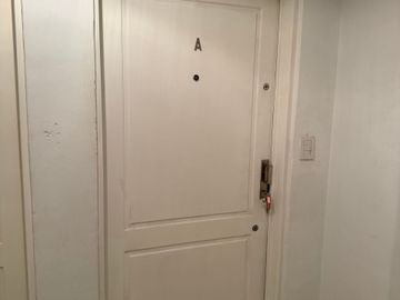 VENTA MONOAMBIENTE BALVANERA, con BALCÓN equipado.