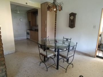 VENTA CASA 3 DORMITORIOS JARDIN Y PILETA COCHERA
