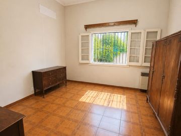 VENTA CASA 3 DORMITORIOS JARDIN Y PILETA COCHERA