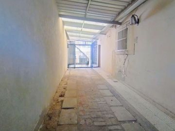 VENTA CASA 3 DORMITORIOS JARDIN Y PILETA COCHERA