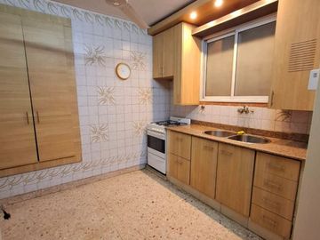 VENTA CASA 3 DORMITORIOS JARDIN Y PILETA COCHERA
