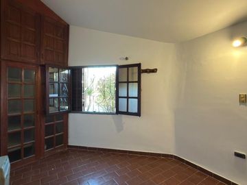 VENTA CASA 4 DORMITORIOS ALTA CORDOBA