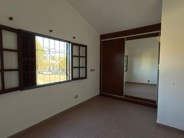 VENTA CASA 4 DORMITORIOS ALTA CORDOBA