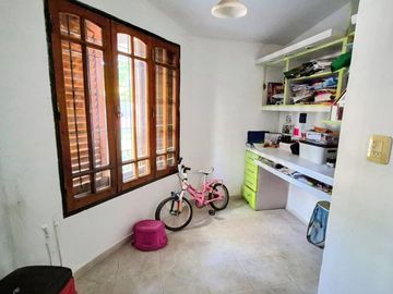 VENTA CASA 3 DORMIS MÁS ESCRITORIO CARLOS PAZ