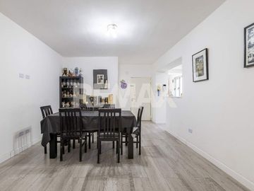 Departamento 4 amb en venta en Flores coch pileta