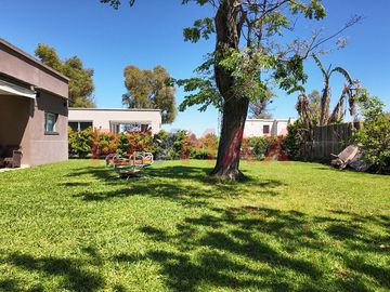 Casa Venta  4 amb  Santa Guadalupe Pilar del Este