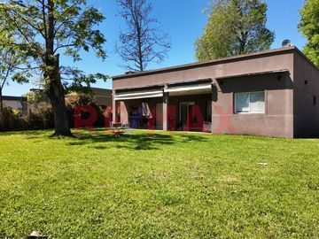 Casa Venta  4 amb  Santa Guadalupe Pilar del Este