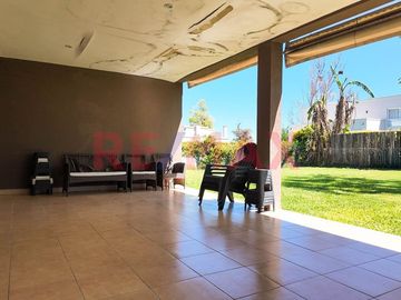 Casa Venta  4 amb  Santa Guadalupe Pilar del Este